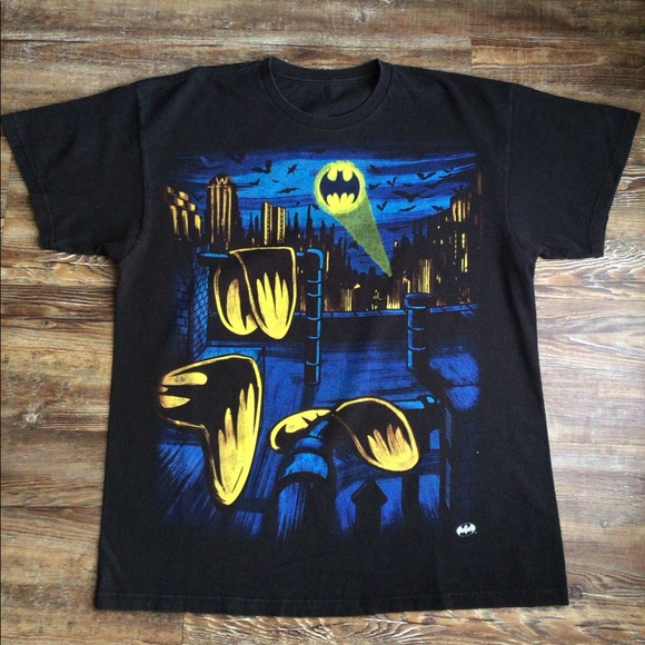 DC Comics | Shirts | Dcs Batman Graphic Tshirt | Poshmark